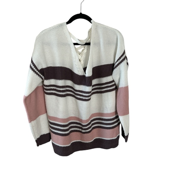 Full Circle Trends Sweaters - Sweater with crisscross details in the back, long sleeves. Size 2X